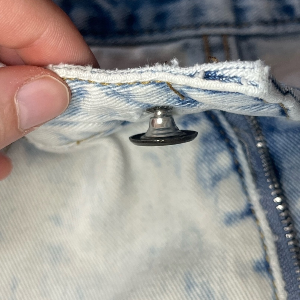Light washed distressed denim shorts, Size S - Picture 4 of 6